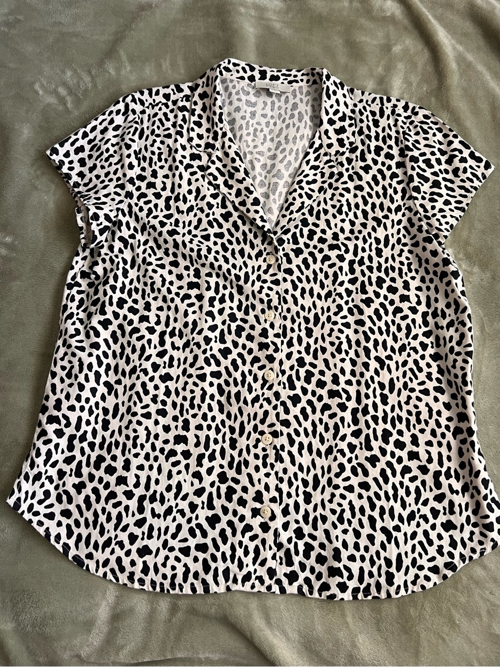 🐼 LOFT Short-Sleeve, Animal Print Button Down Shirt